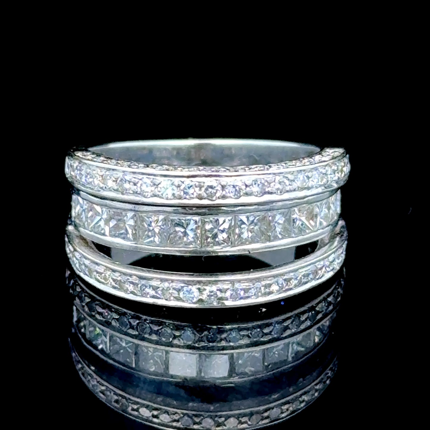 18K White Gold Triple Diamond Band Princess Diamonds To Centre Band