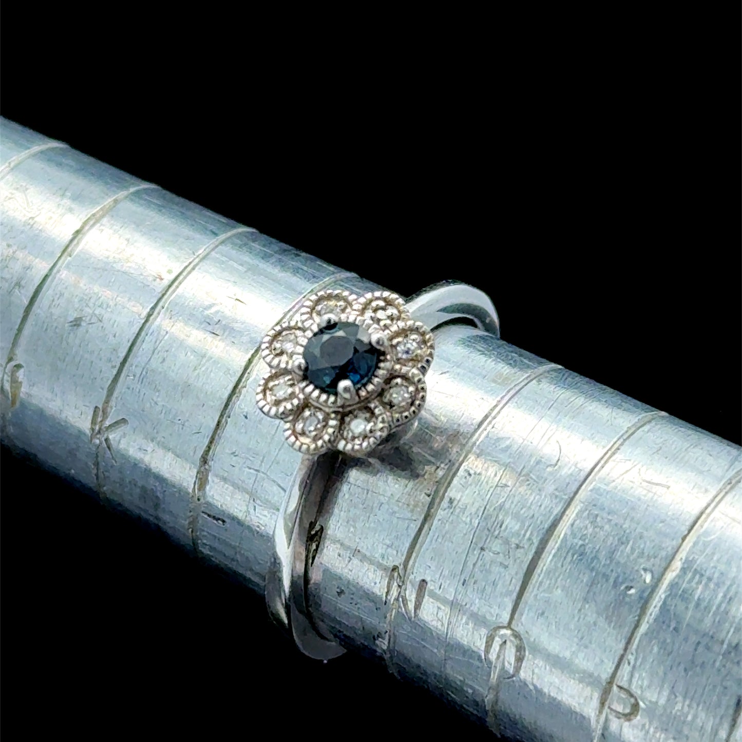 9K White Gold Sapphire & Diamond Daisy Ring