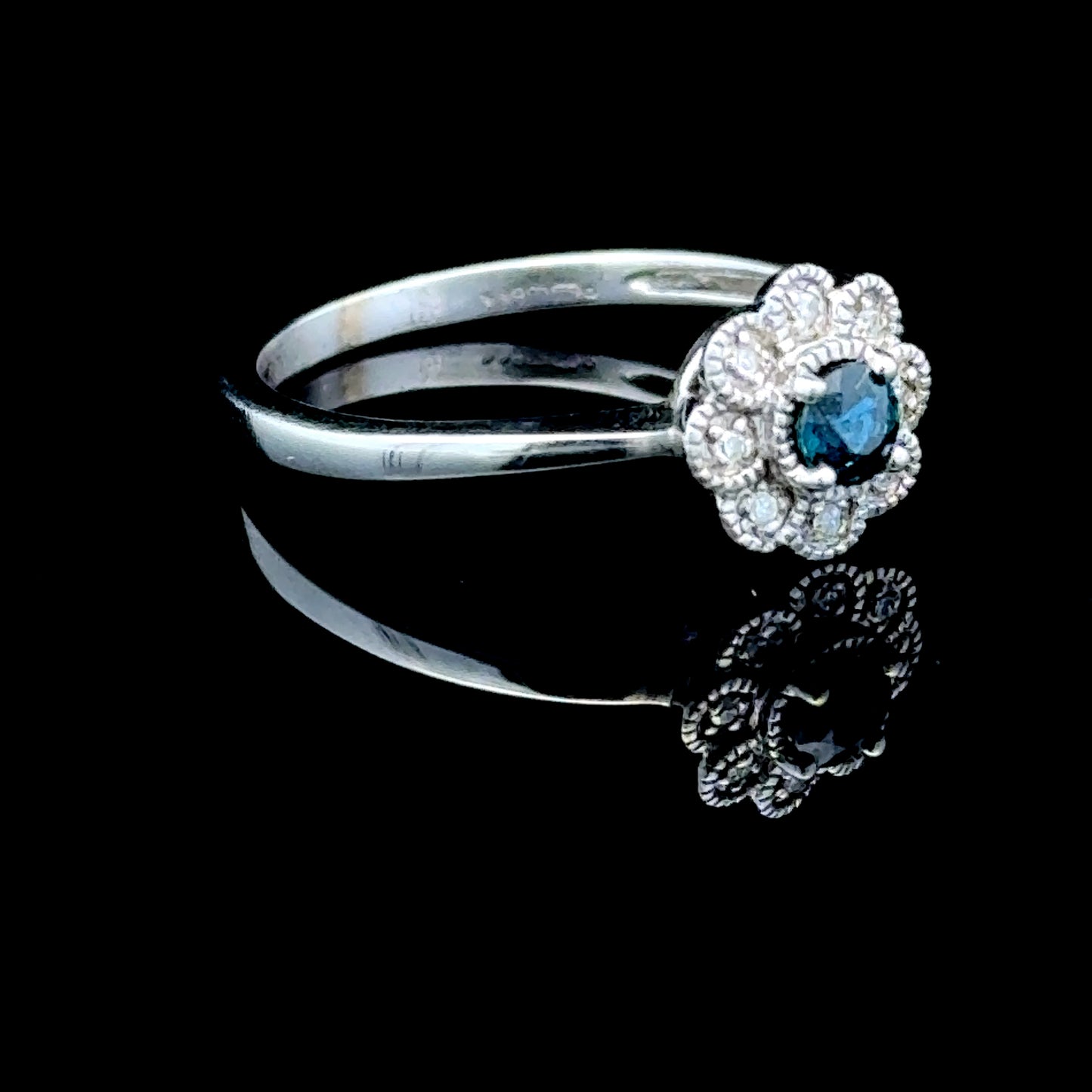 9K White Gold Sapphire & Diamond Daisy Ring