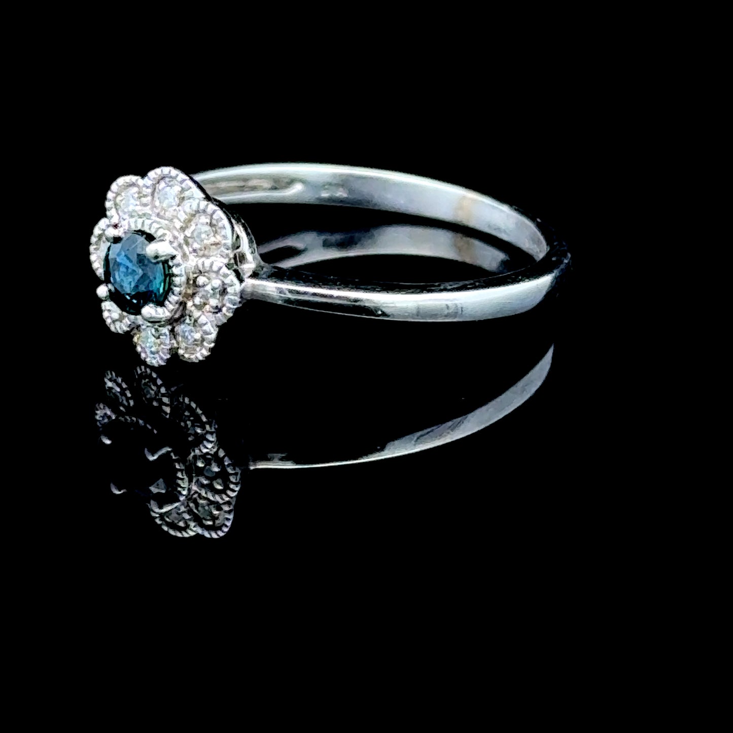 9K White Gold Sapphire & Diamond Daisy Ring