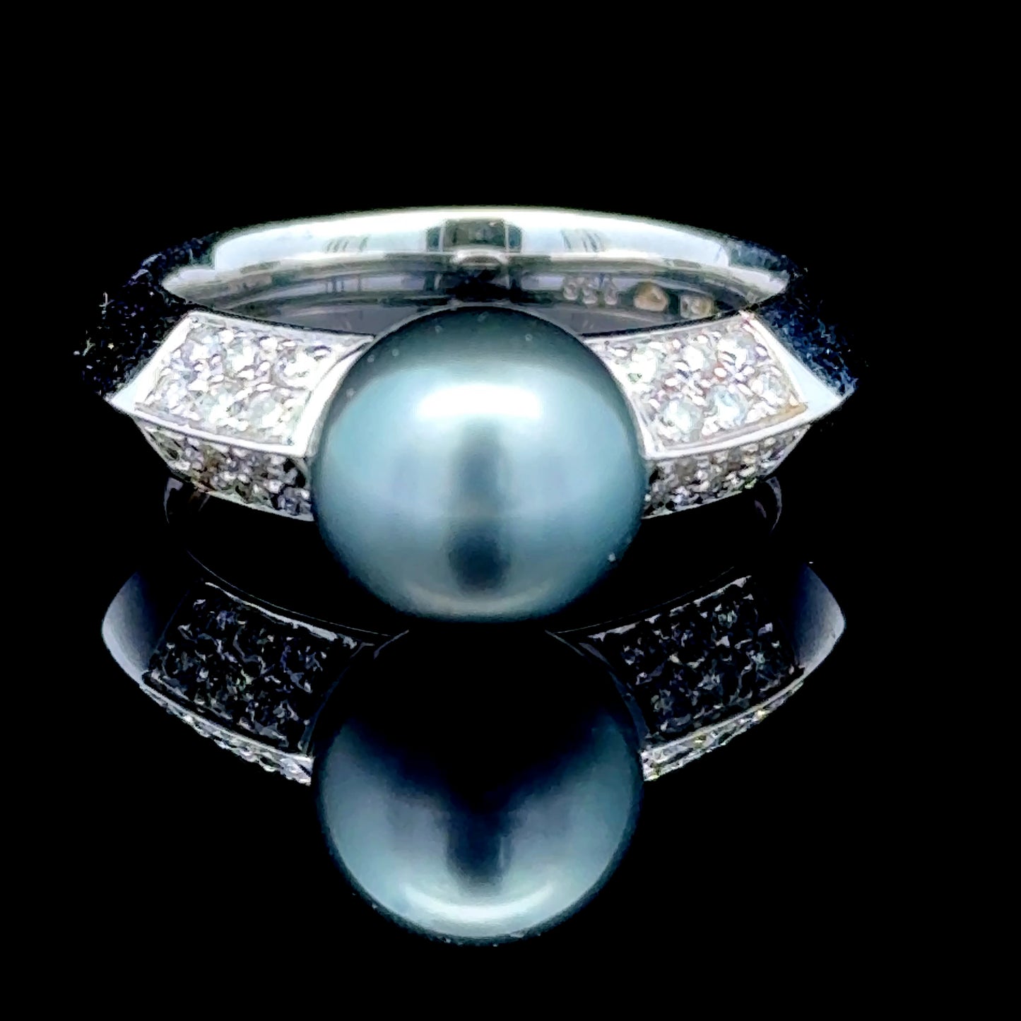18K White Gold Tahitian Black Pearl & Diamond Ring