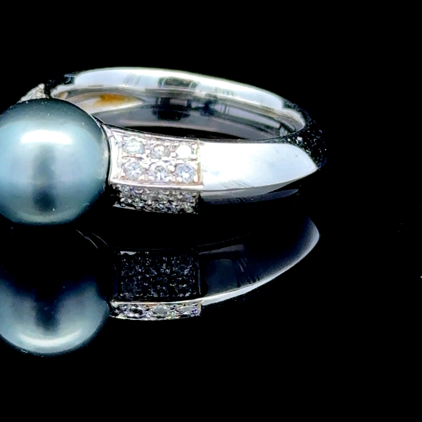 18K White Gold Tahitian Black Pearl & Diamond Ring