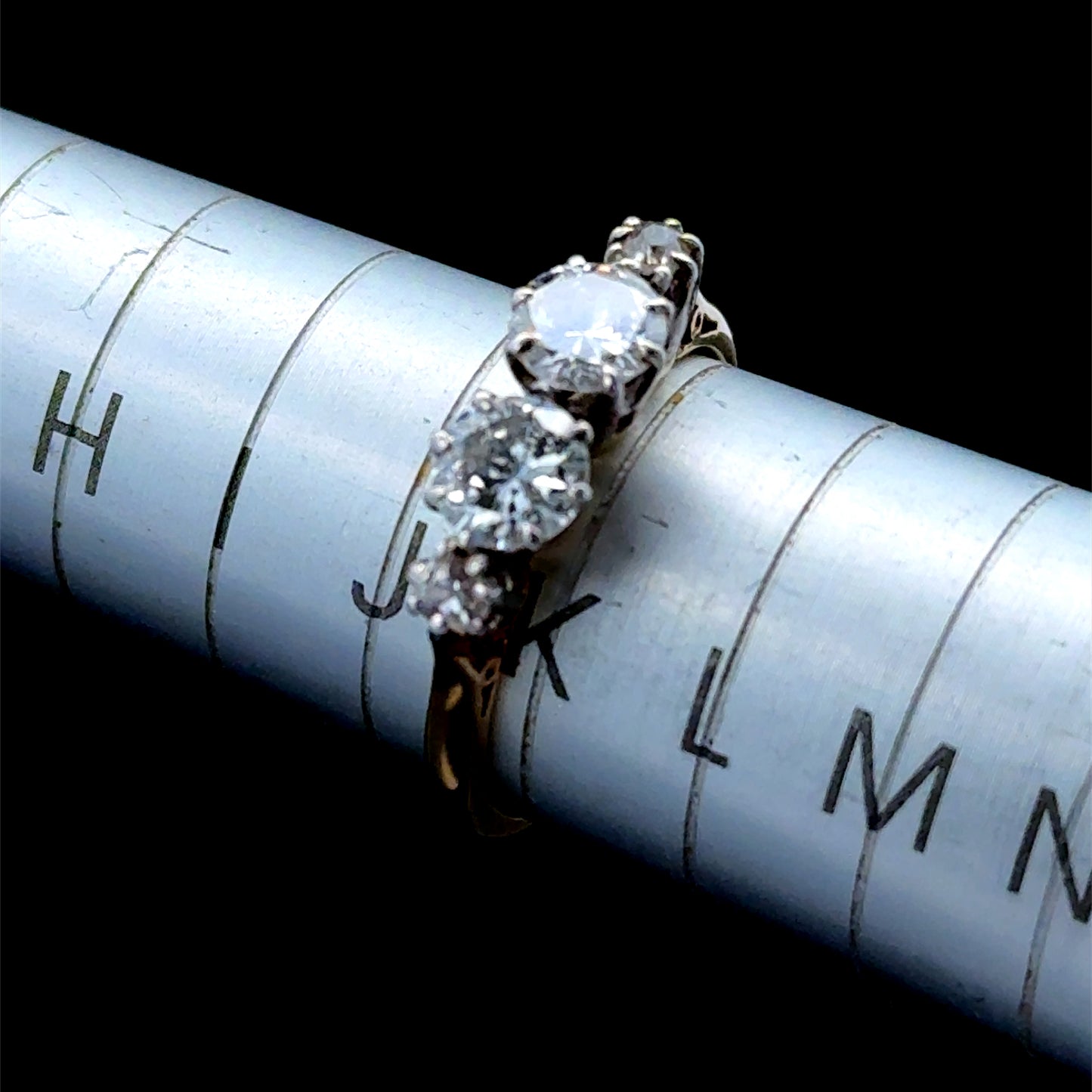 18K Yellow Gold 4 Stone Diamond Ring APPX: C:2x 0.45 CTS , TOTAL: 1.0 CTS