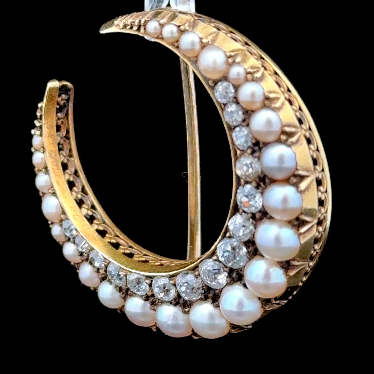 15K Yellow Gold Pearl & Diamond Brooch