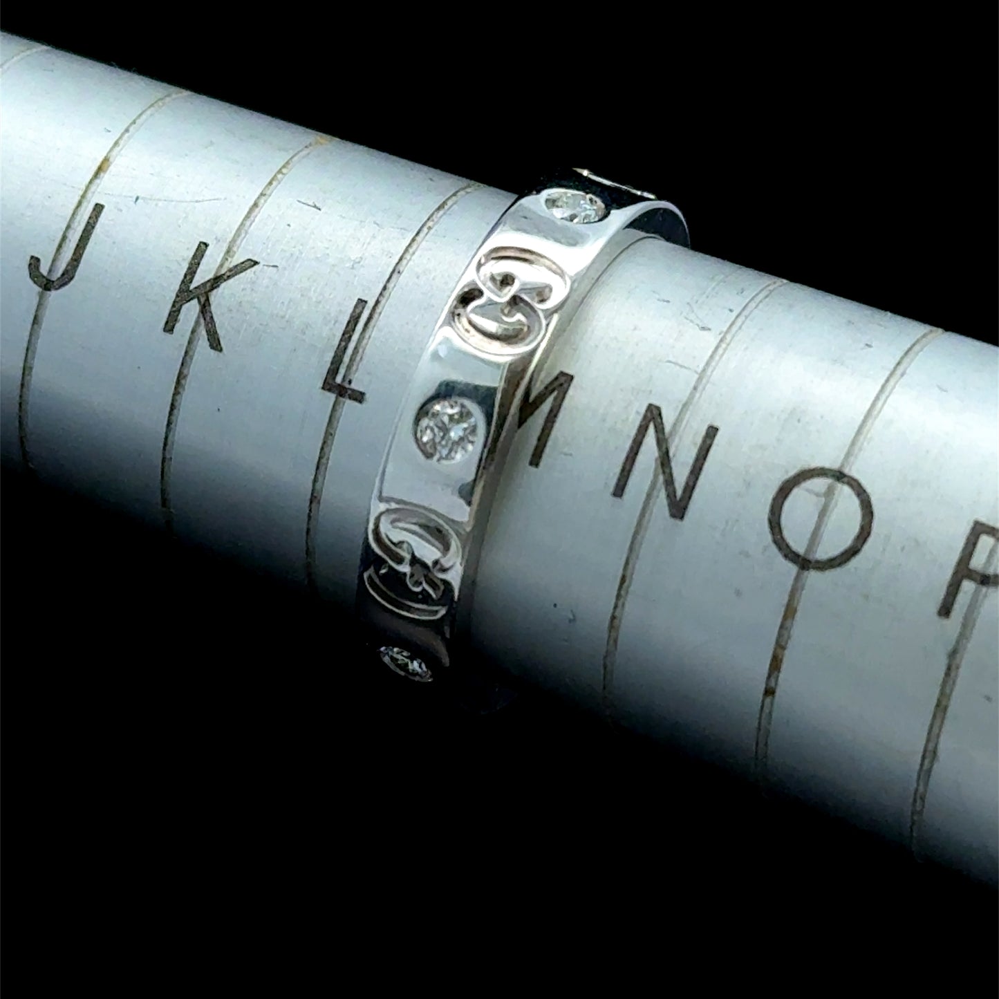 18K White Gold & Diamond Gucci Ring