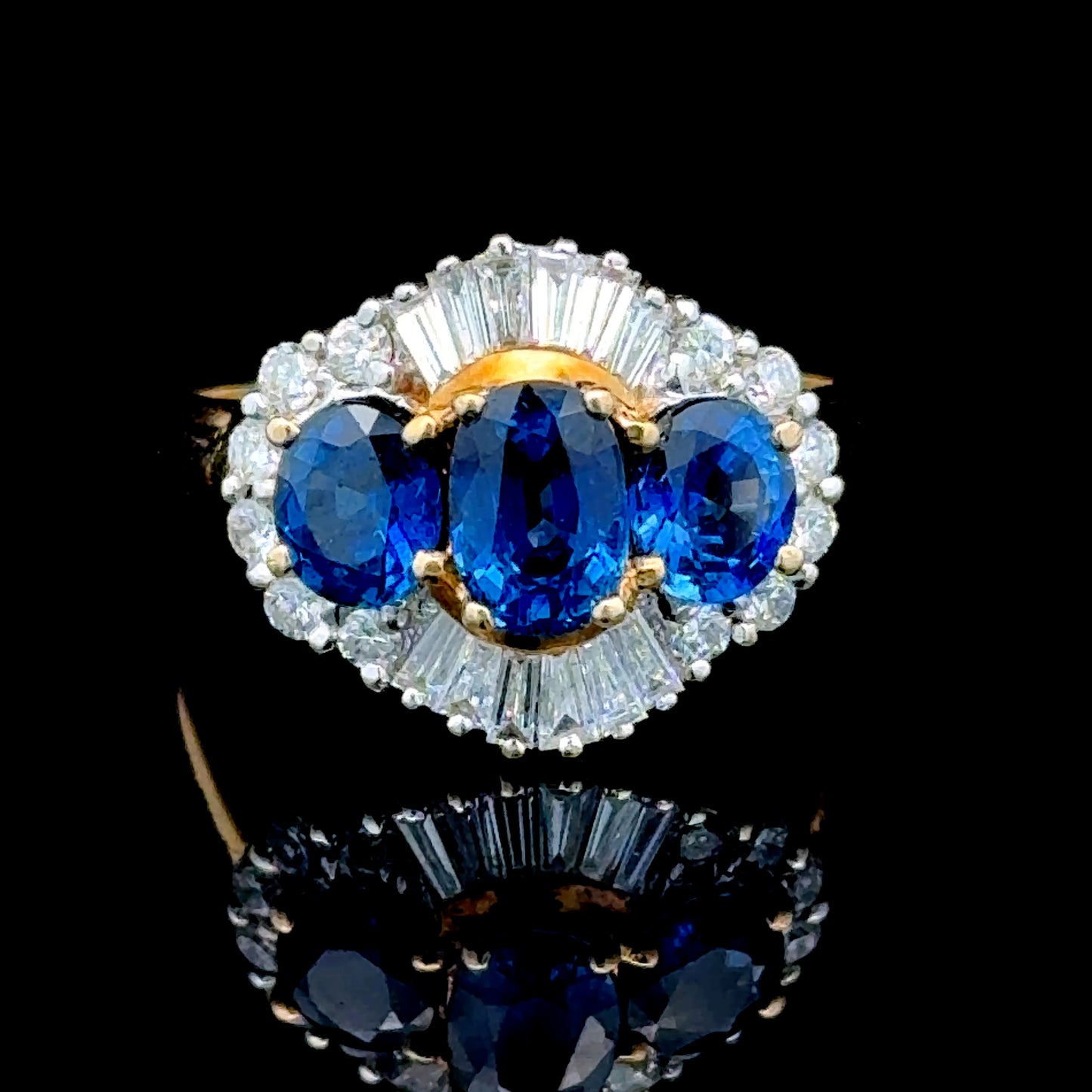 18K Yellow Gold Diamond & Sapphire Ring APPX S:3.0 CTS , D:1.0 CTS