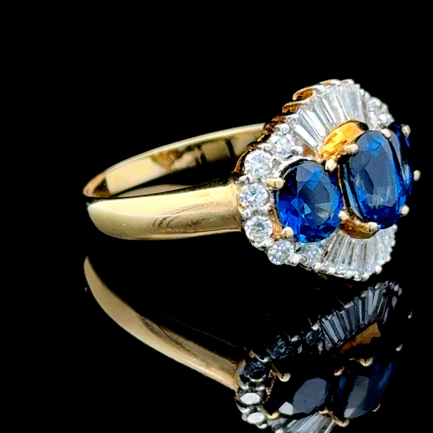18K Yellow Gold Diamond & Sapphire Ring APPX S:3.0 CTS , D:1.0 CTS