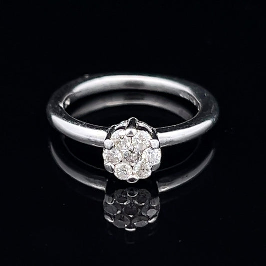9K White Gold Diamond Daisy Ring APPX 0.25 CTS