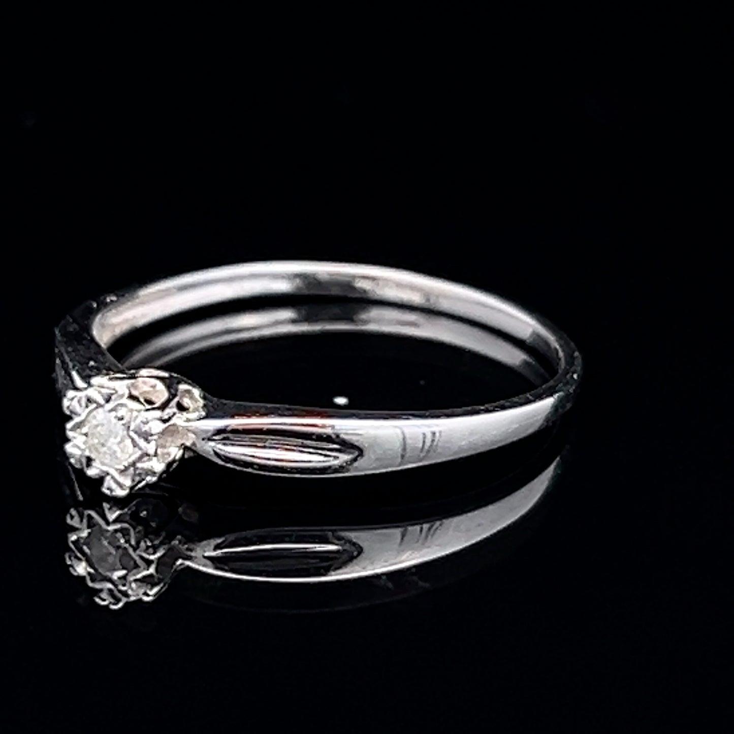 9K White Gold Diamond Ring