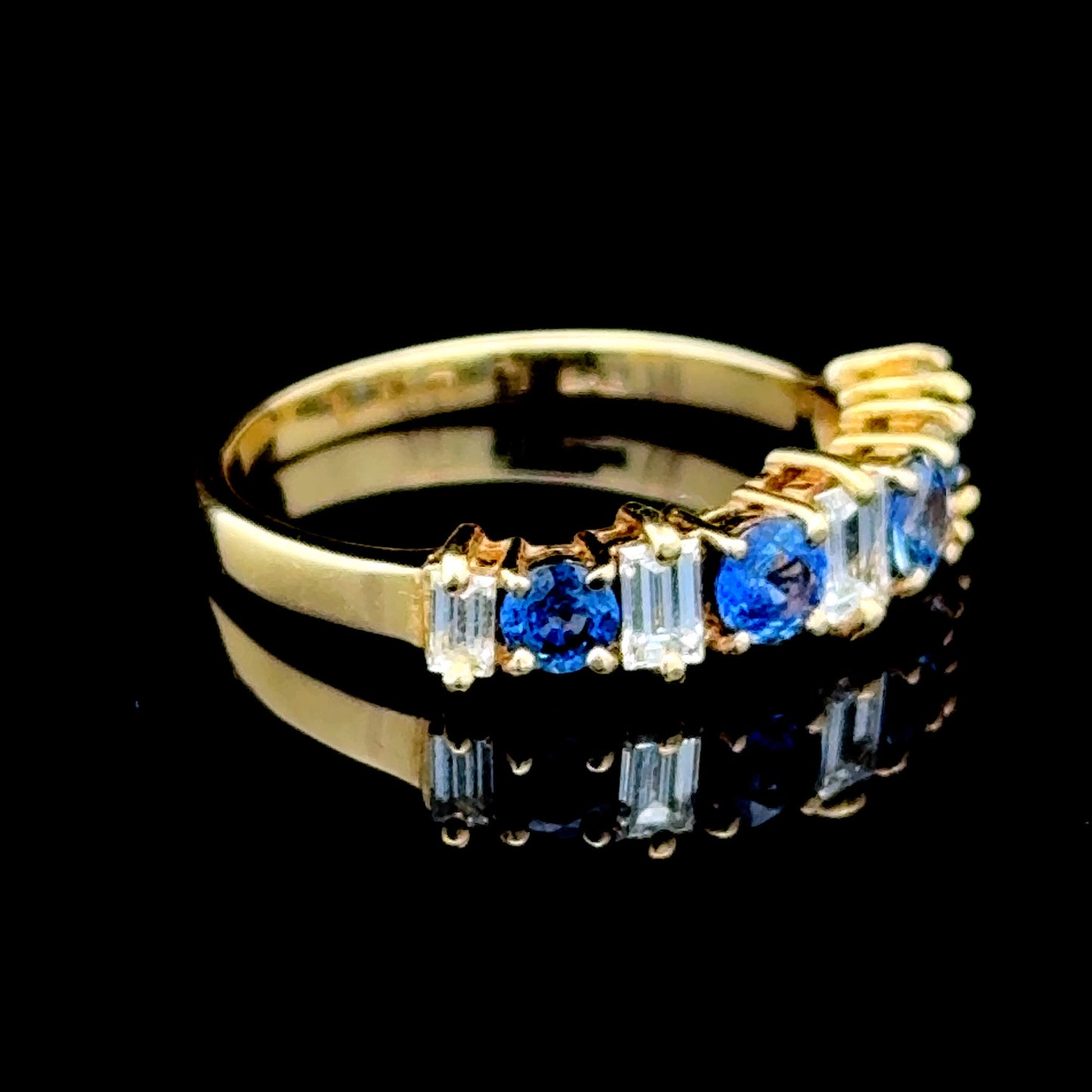 18K Yellow Gold Sapphire & Diamond Ring