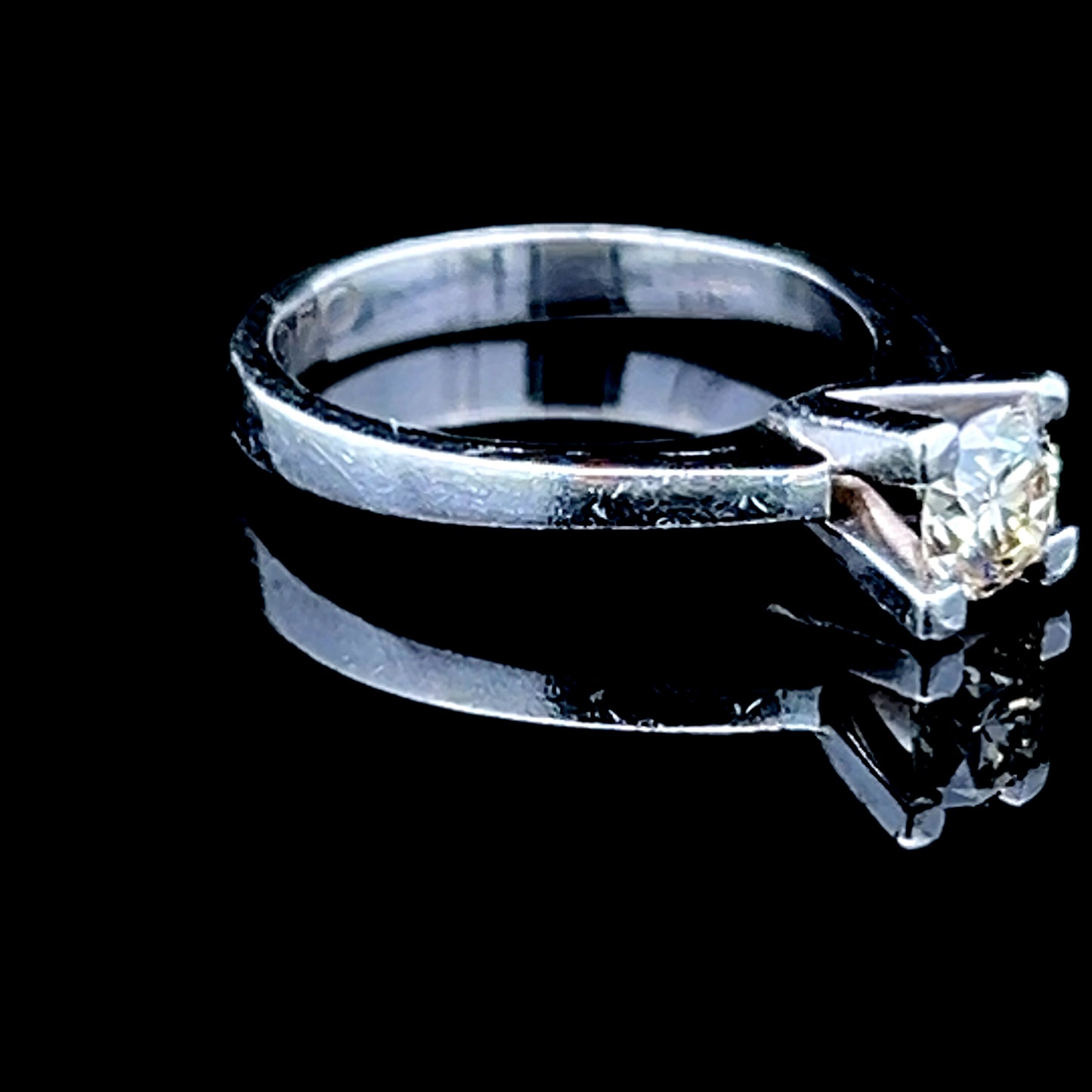 Platinum Round Cut Diamond Ring
