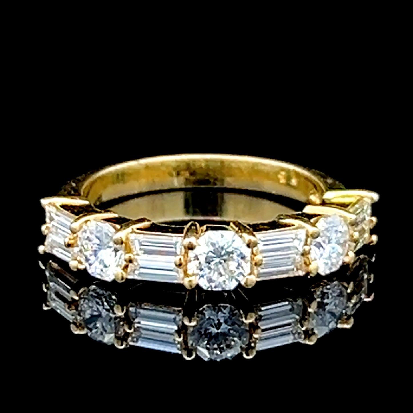 18K Yellow Gold Diamond & Baguette Diamond Ring