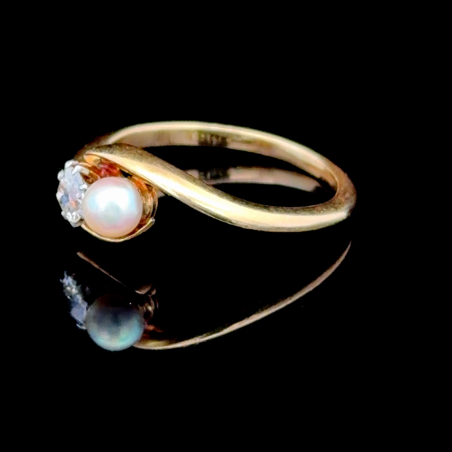 18K Yellow Gold Pearl & Diamond 2 Stone Ring