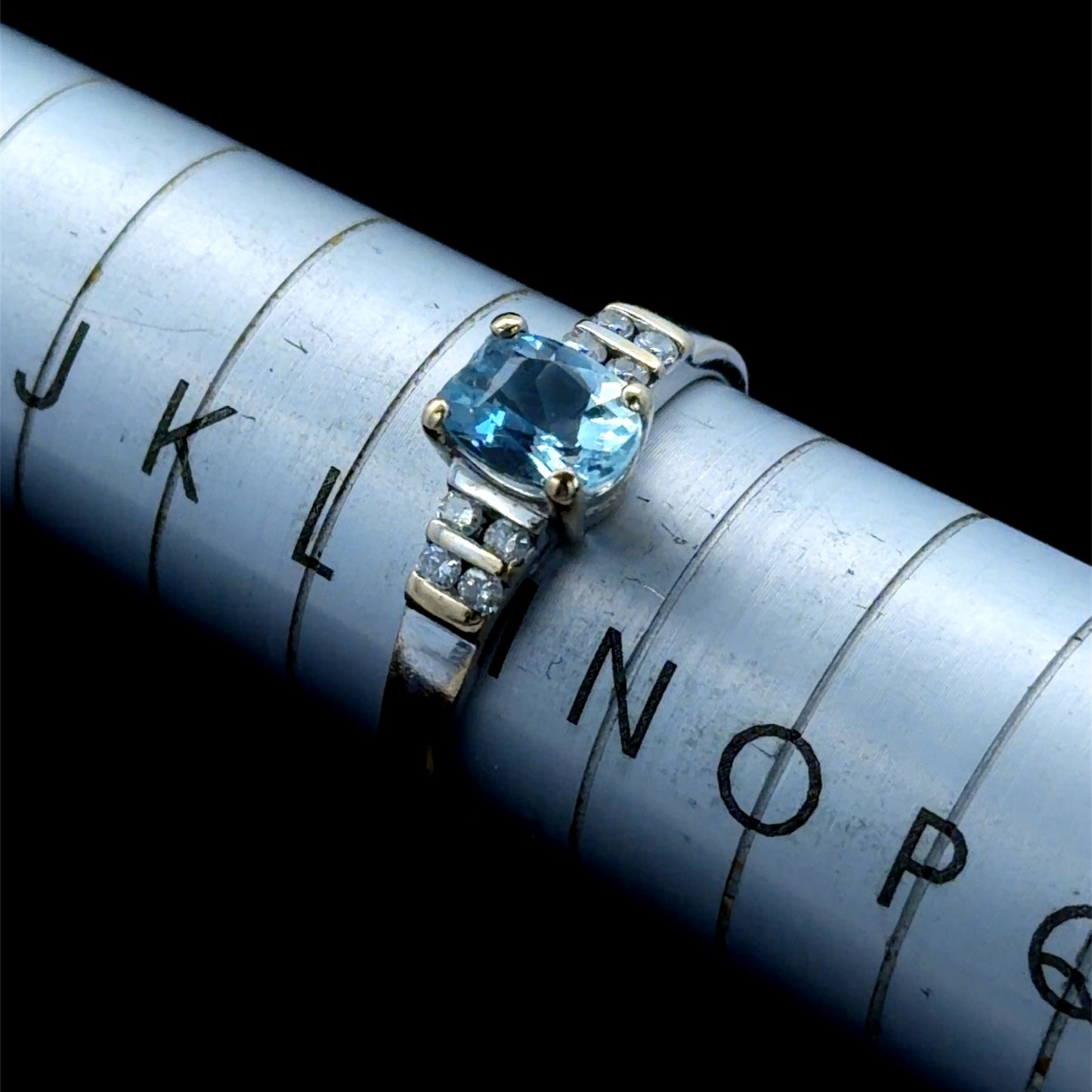 18K White Gold Aquamarine & Diamond Ring