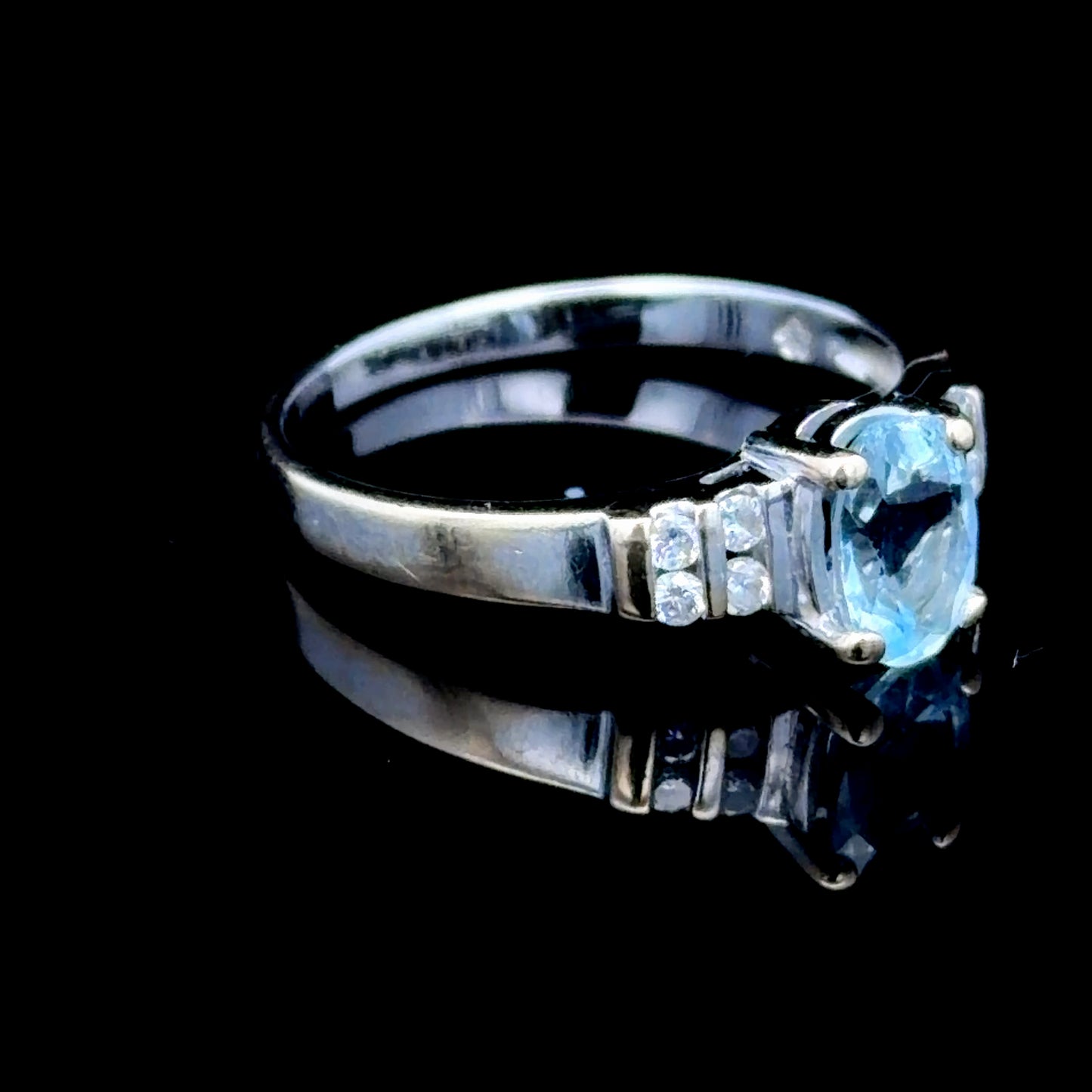 18K White Gold Aquamarine & Diamond Ring