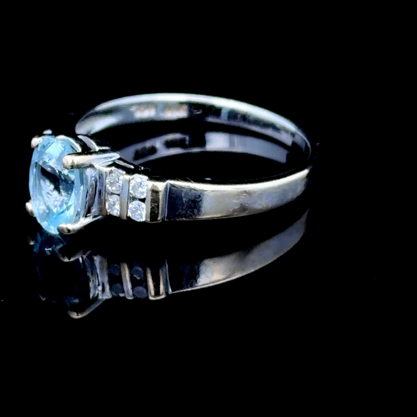 18K White Gold Aquamarine & Diamond Ring