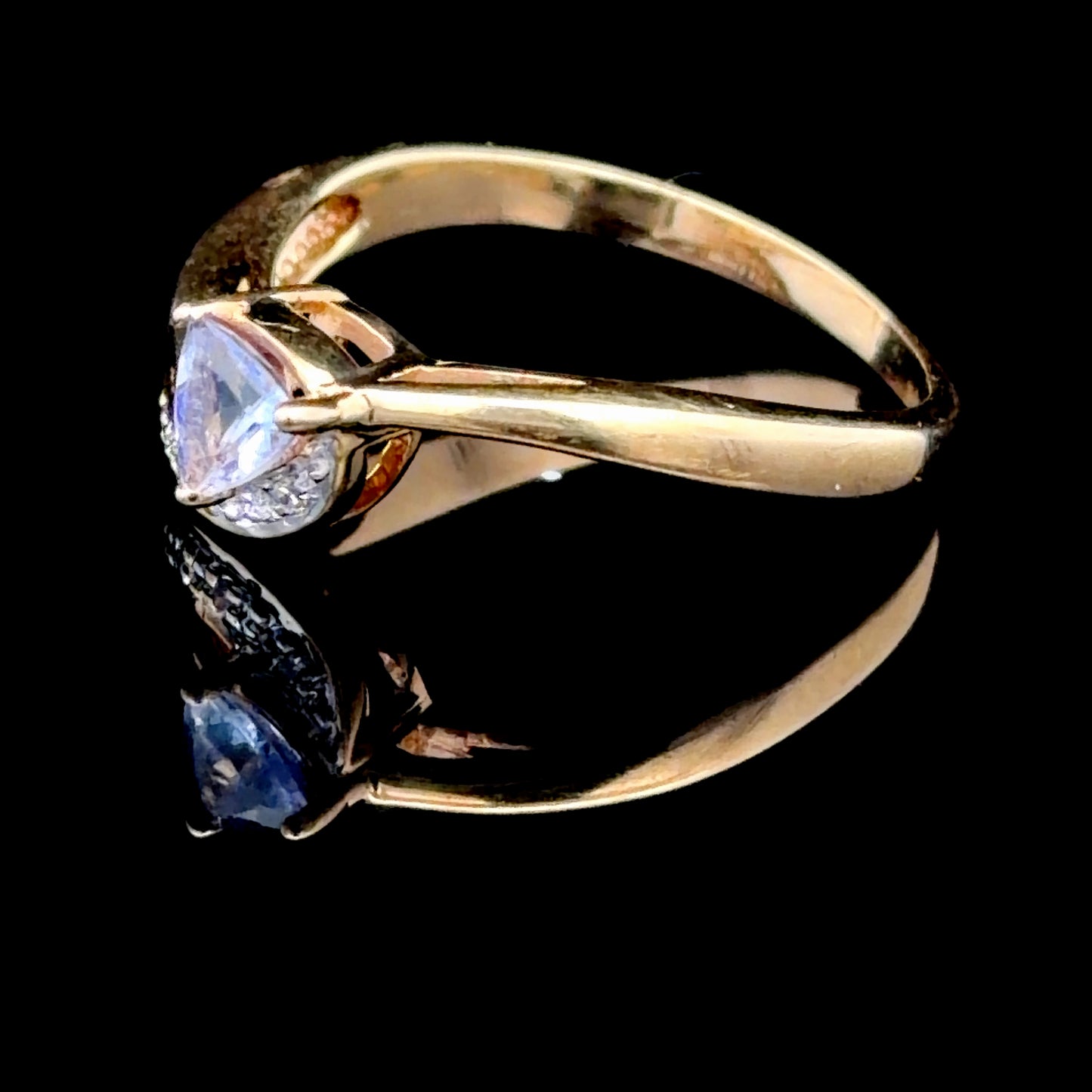 9K Yellow Gold Tanzanite & Diamond Crossover Ring