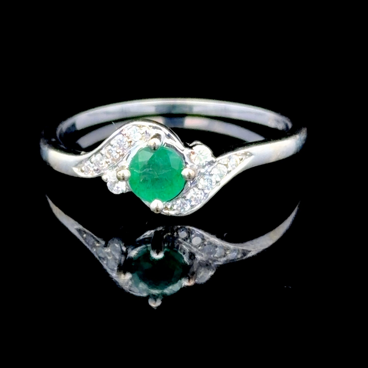 9K White Gold Green Stone Ring