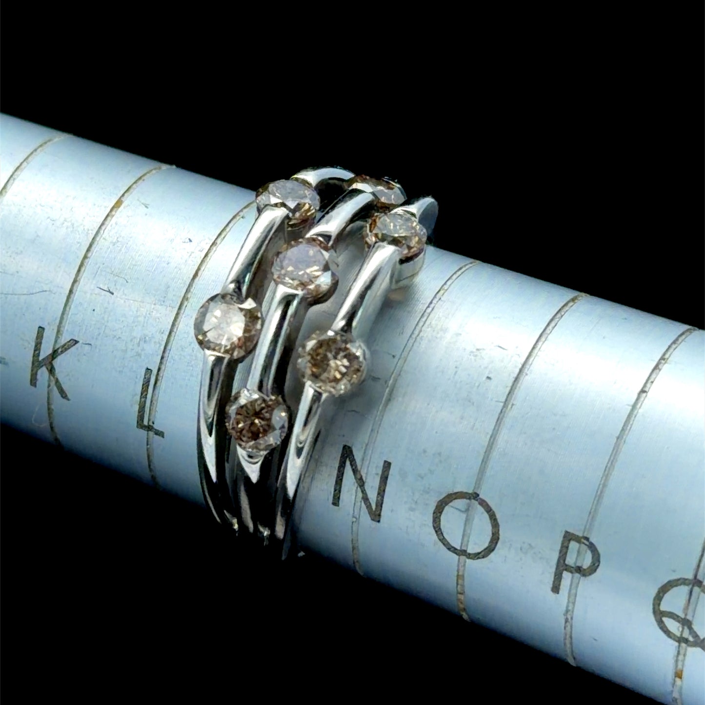 9K White Gold Bubbles Style Ring