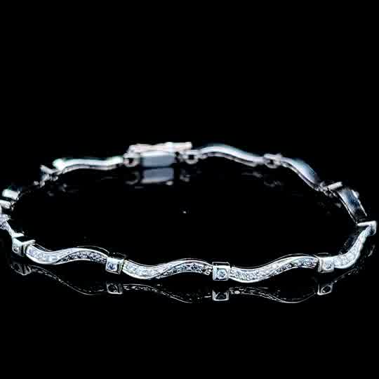 18K White Gold Twist Bracelet with Round Cut Diamonds Appx 1.25cts