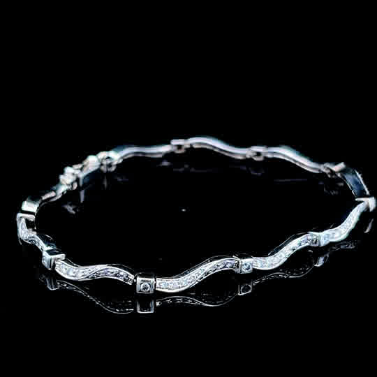 18K White Gold Twist Bracelet with Round Cut Diamonds Appx 1.25cts