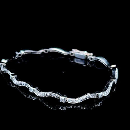 18K White Gold Twist Bracelet with Round Cut Diamonds Appx 1.25cts
