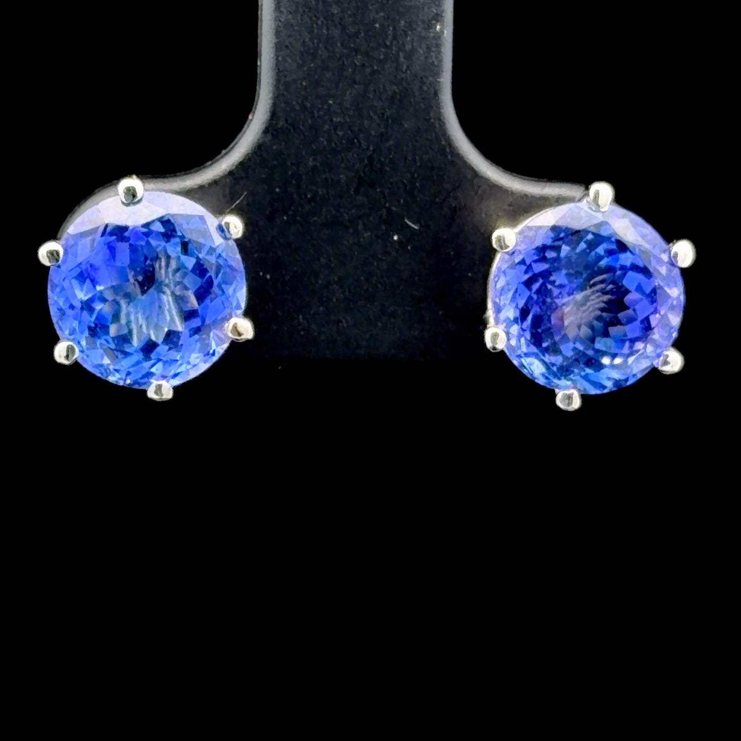 18K White Gold Tanzanite Studs