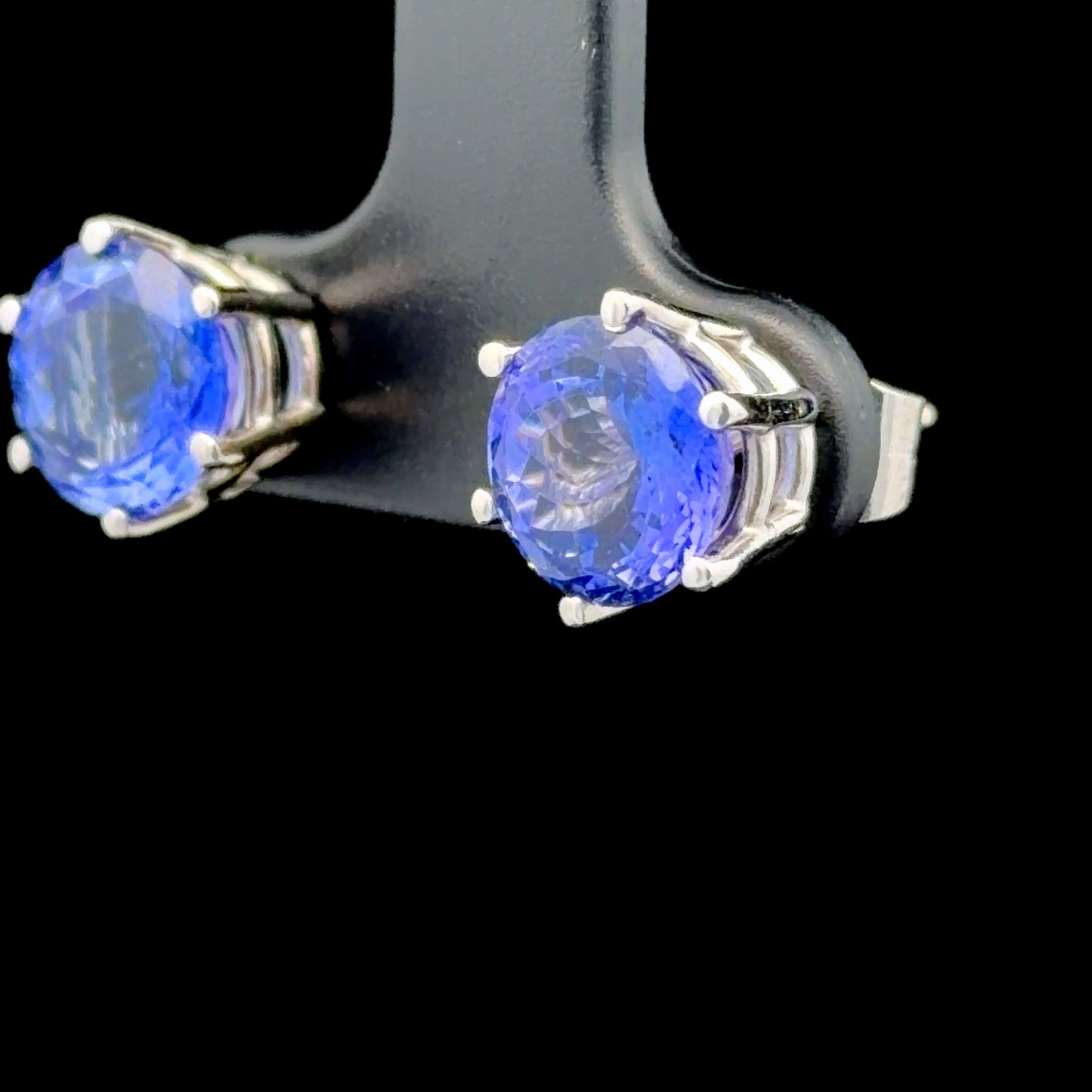 18K White Gold Tanzanite Studs