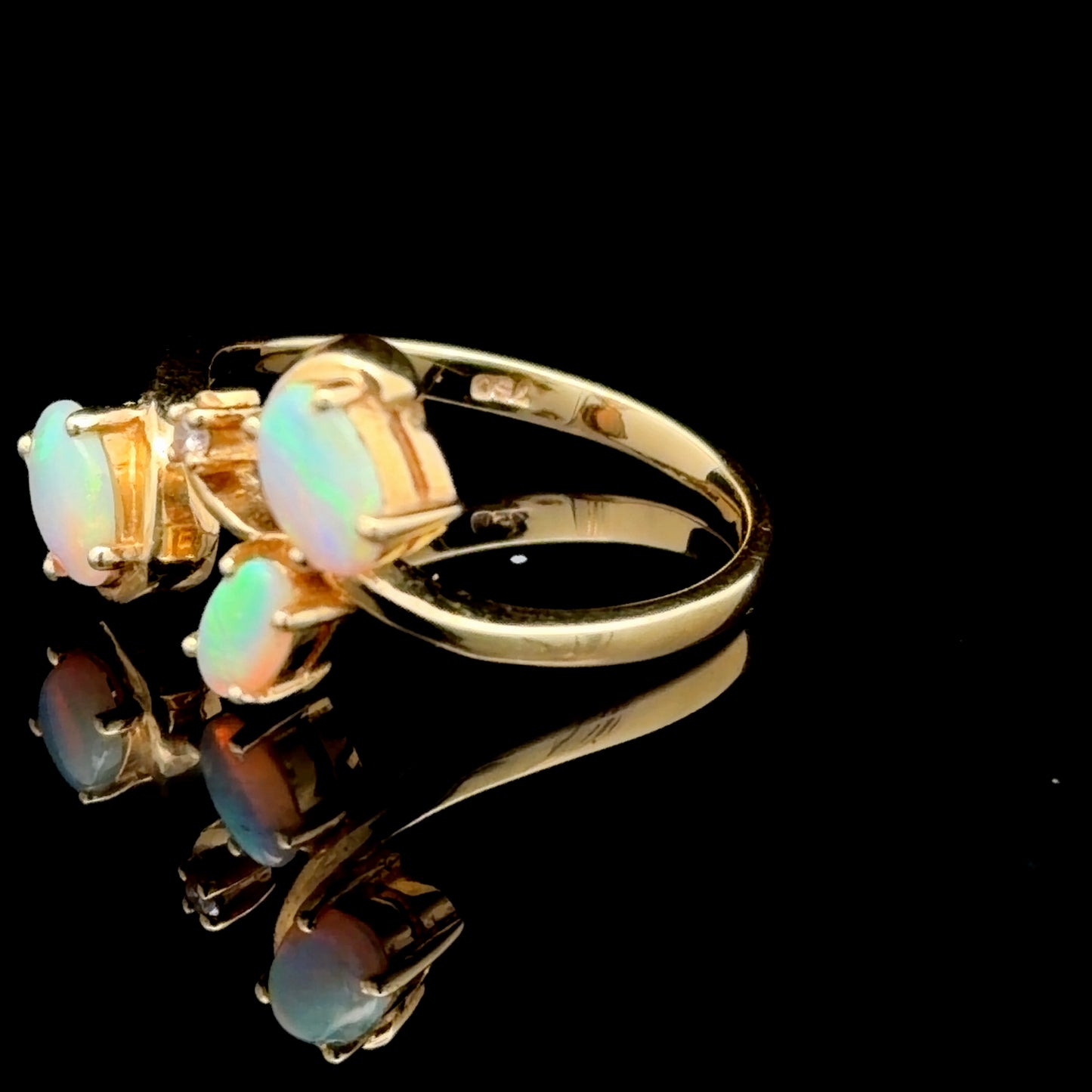 18K Yellow Gold Modern Opal & Diamond Ring