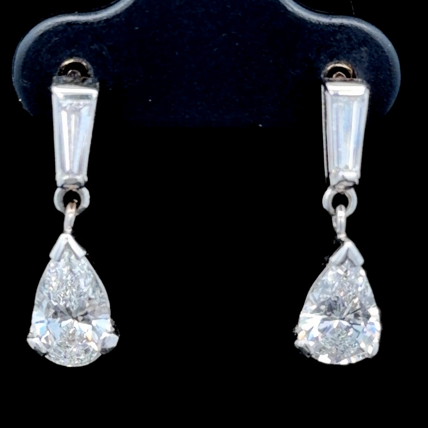 18K White Gold Pear Diamond & Baguette Diamond Drop Earring