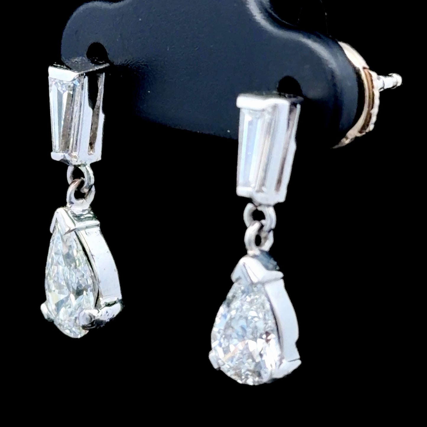 18K White Gold Pear Diamond & Baguette Diamond Drop Earring