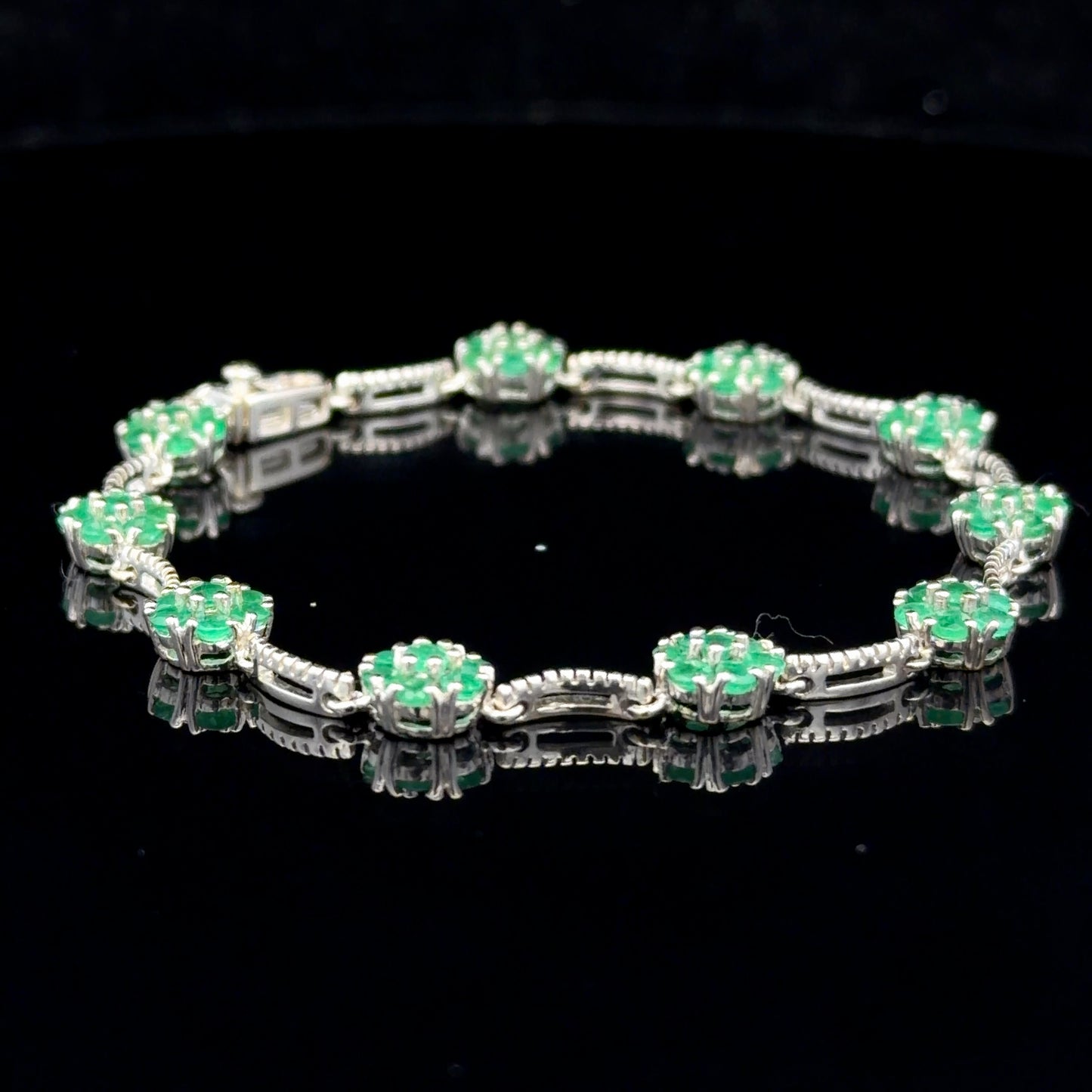 9K White Gold Emerald Daisy Bracelet