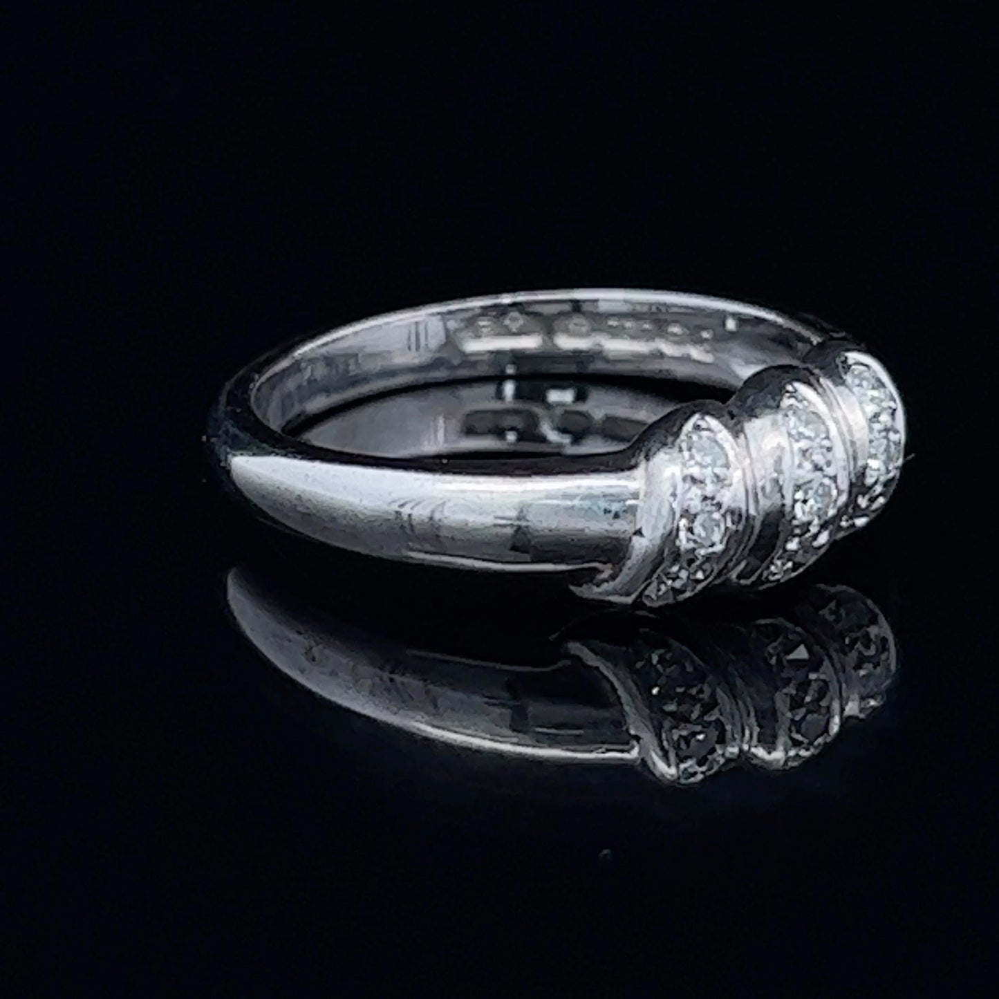 18K White Gold Diamond Ring