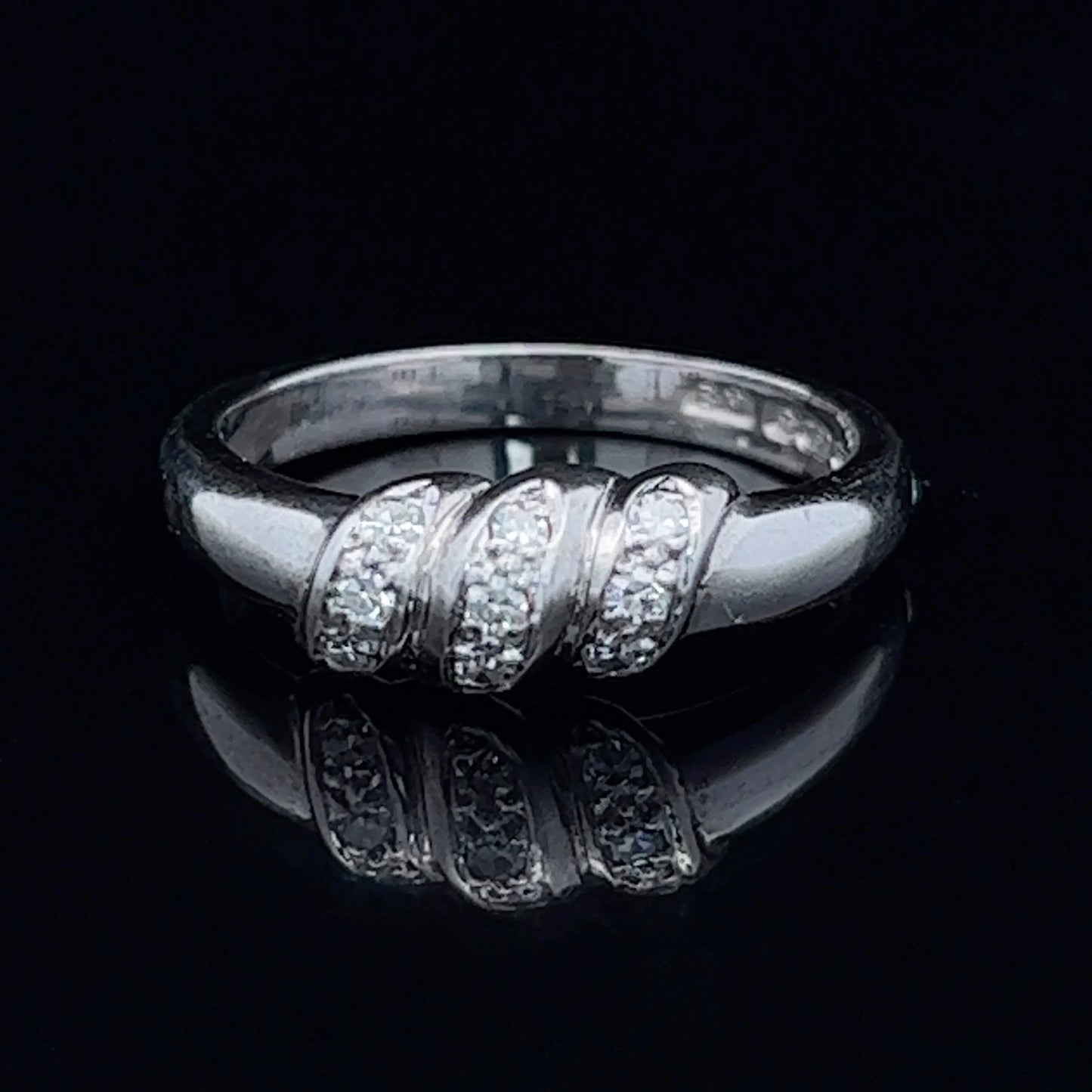 18K White Gold Diamond Ring