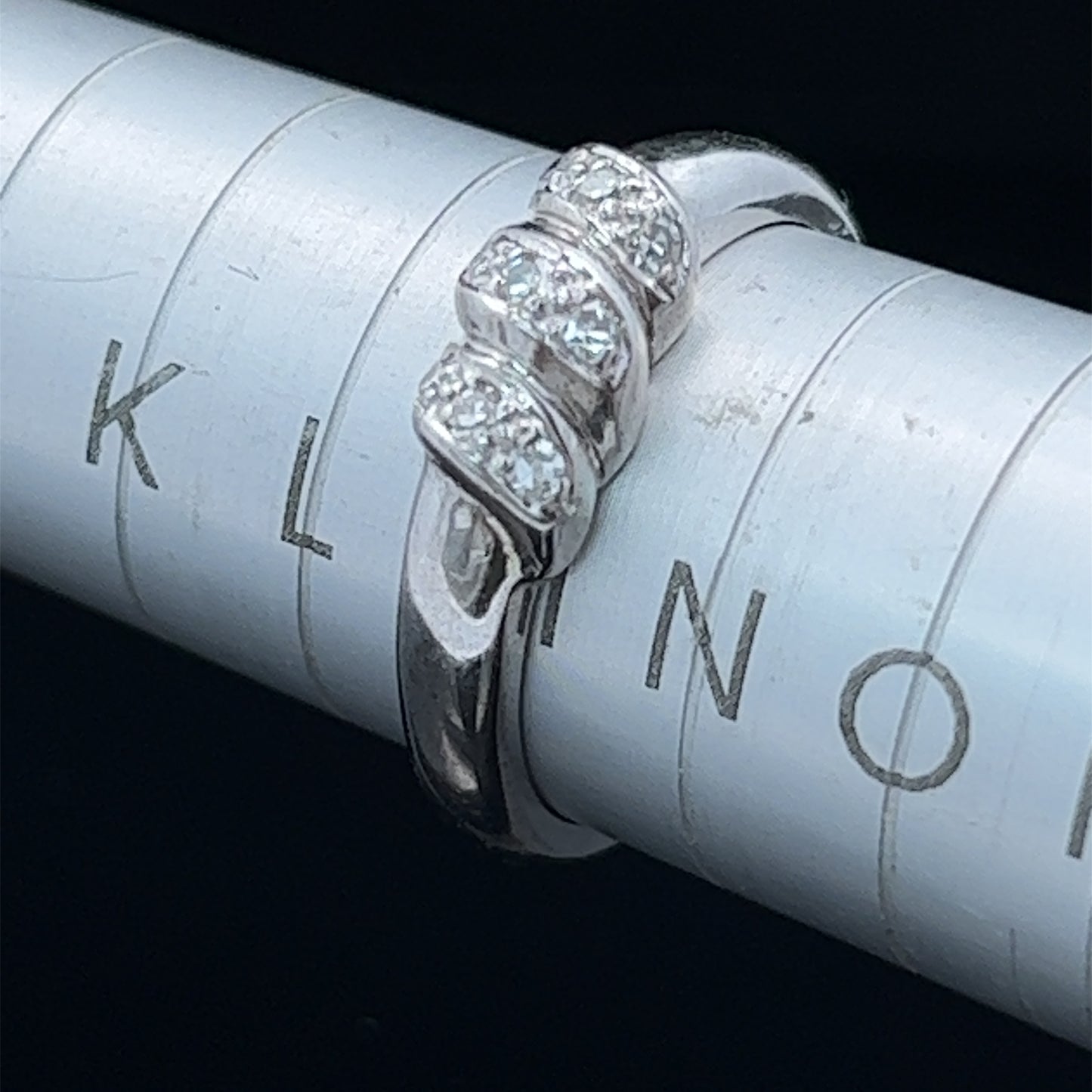 18K White Gold Diamond Ring