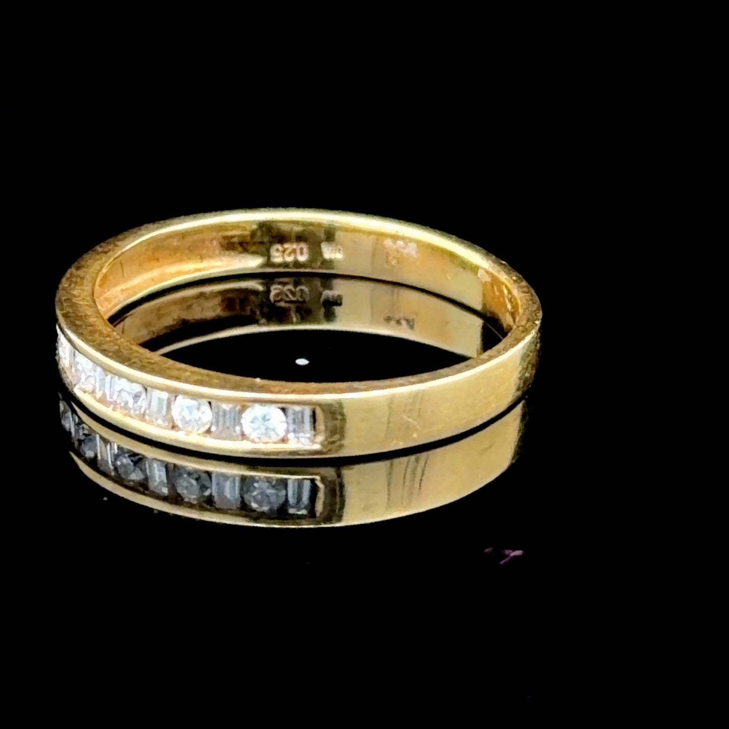 18K Yellow Gold Diamond Band