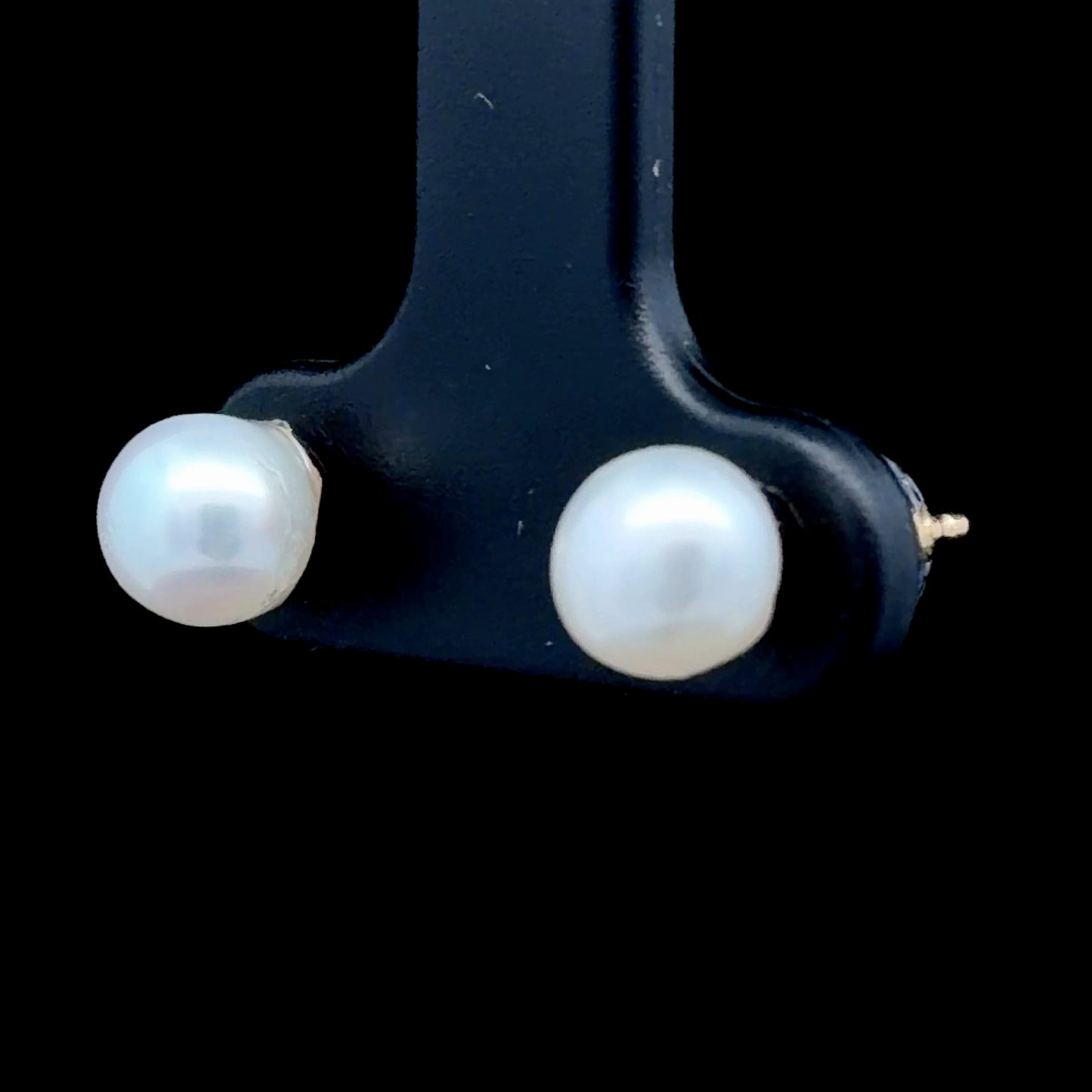 14K Yellow Gold White Pearl Studs