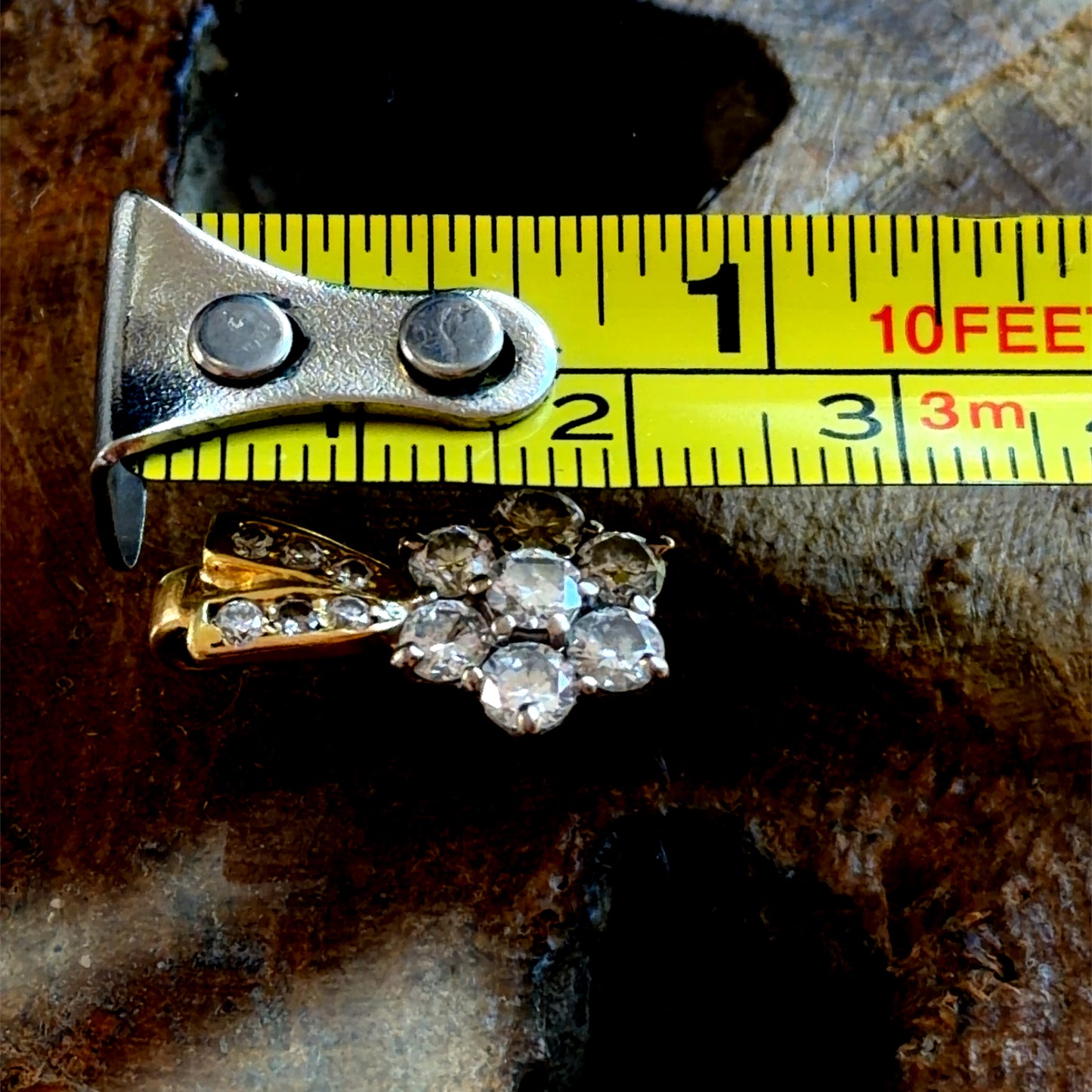 18K Yellow Gold Diamond Daisy Pendant APPX 1.2 CTS