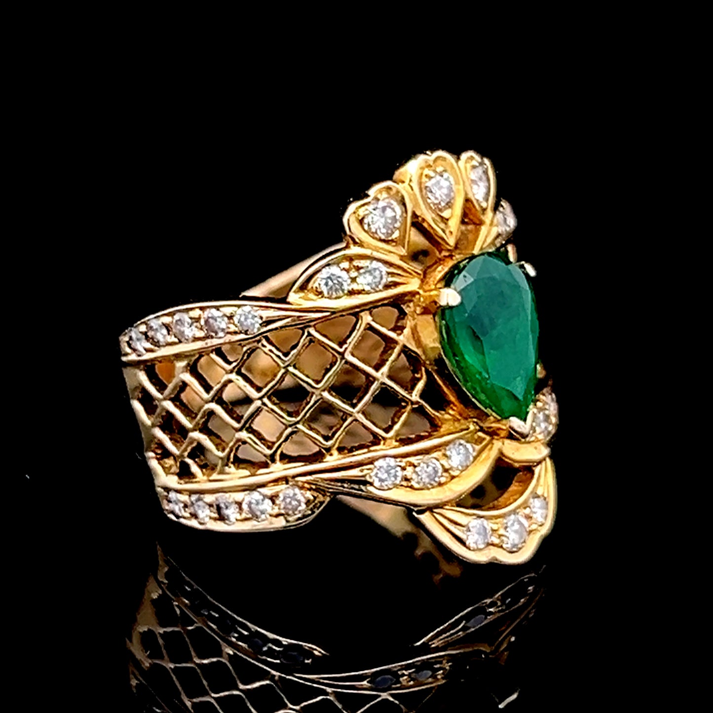 18K Yellow Gold Emerald & Diamond Dress Ring