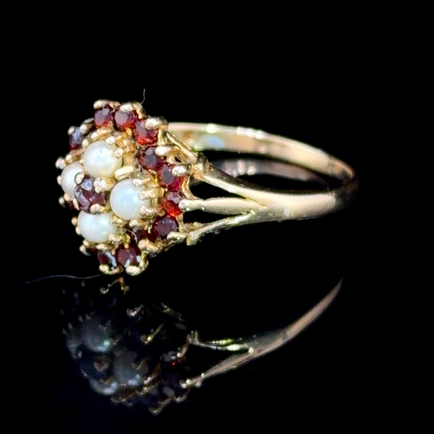 9k Yellow Gold Garnet & Pearl Ring