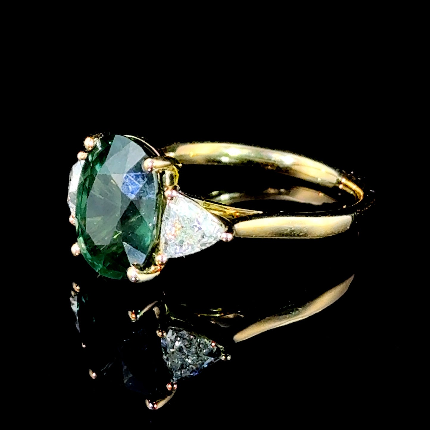18K Yellow Gold Colour Changed Sapphire (Blue to Teal/Green) & Trilliant Diamond Trilogy Ring