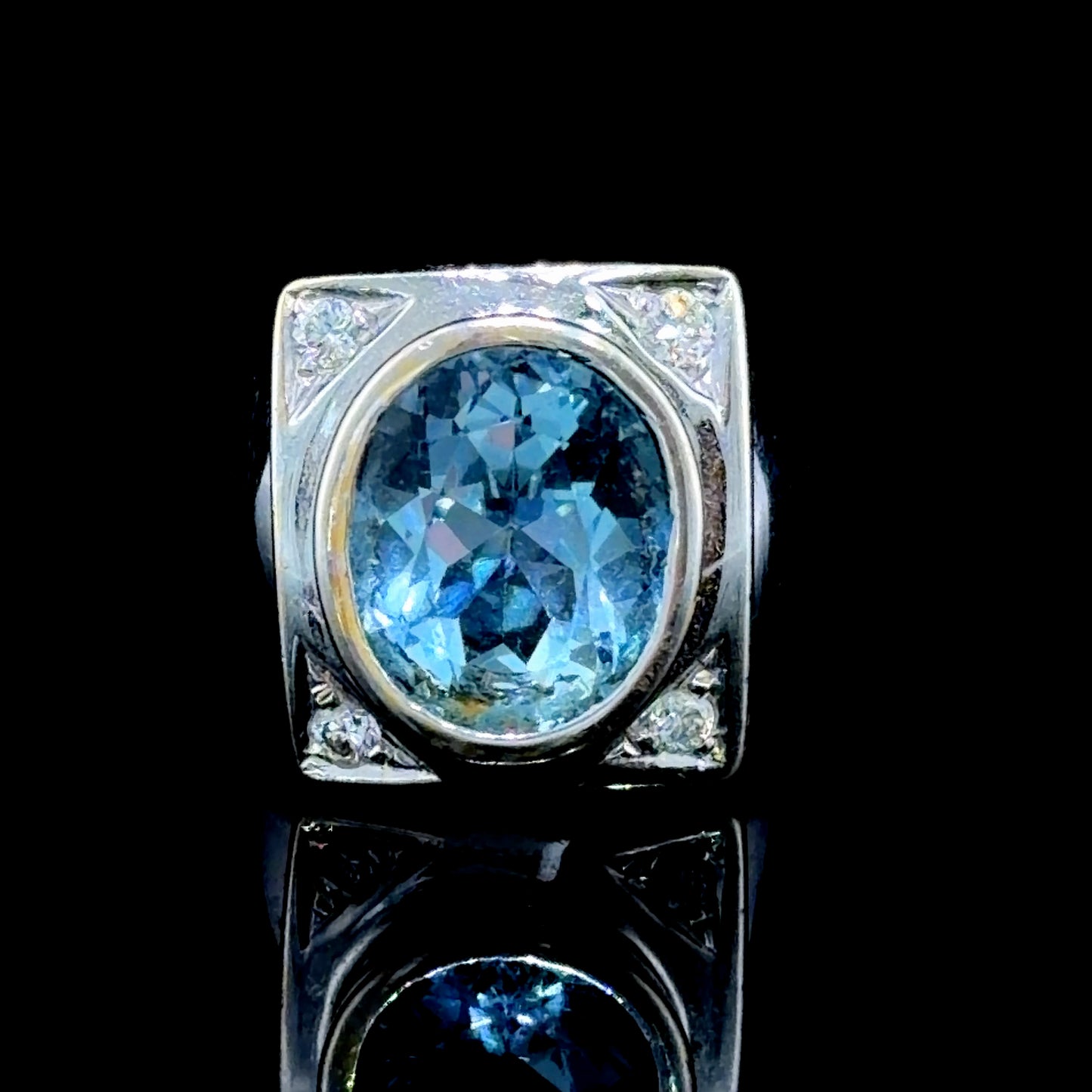 Lovely 18k White Gold Aqua & Diamond Ring Aqua Appx 4 Cts Diamonds Appx 0.4 Cts