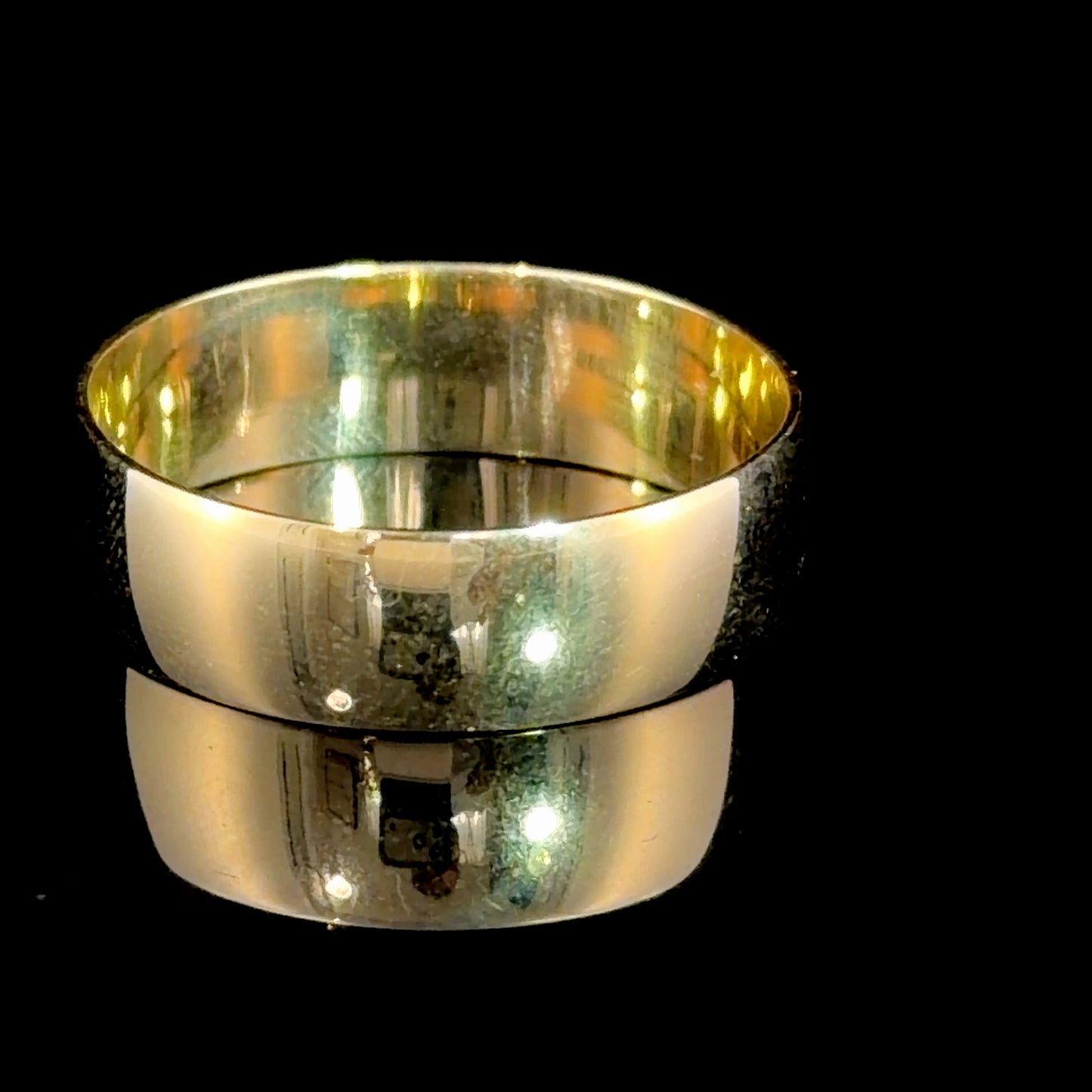 9k Yellow Gold Men’s Wedding Ring Size Z+2