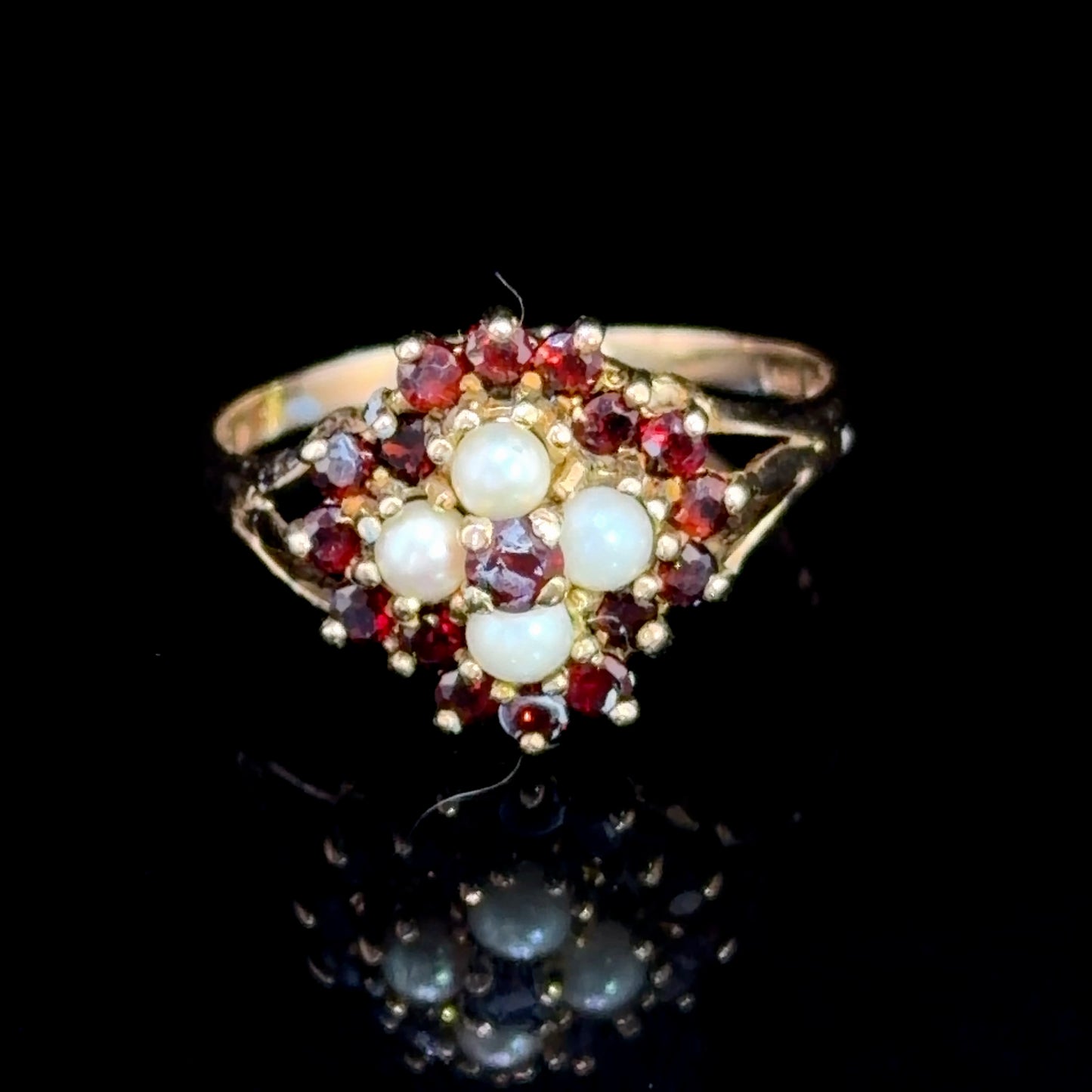 9k Yellow Gold Garnet & Pearl Ring