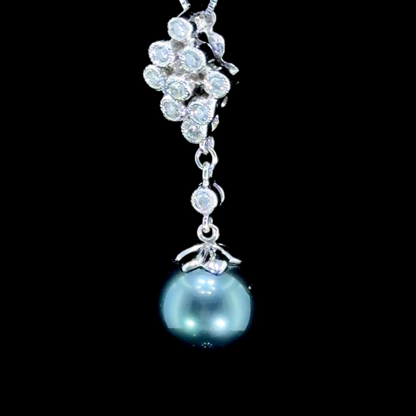Beautiful 14k White Gold Black Tahitian Pear & Diamond Drop Pendant & Chain Appx 0.6 Cts