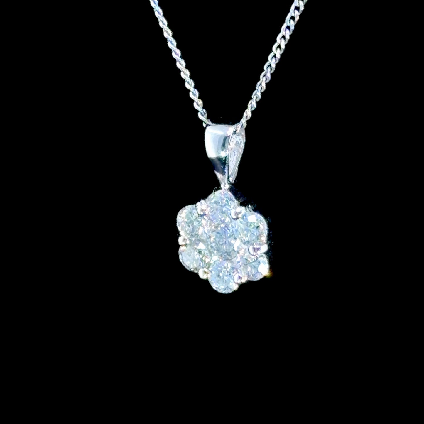 Pretty 18k White Gold Diamond Daisy Pendant (Only) Appx O.6 Cts