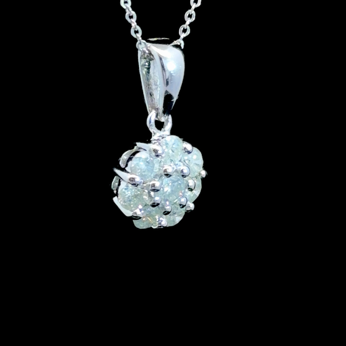 Pretty 9k White Gold Diamond Daisy Pendant Appx 0.5 Cts 18 Inches Long