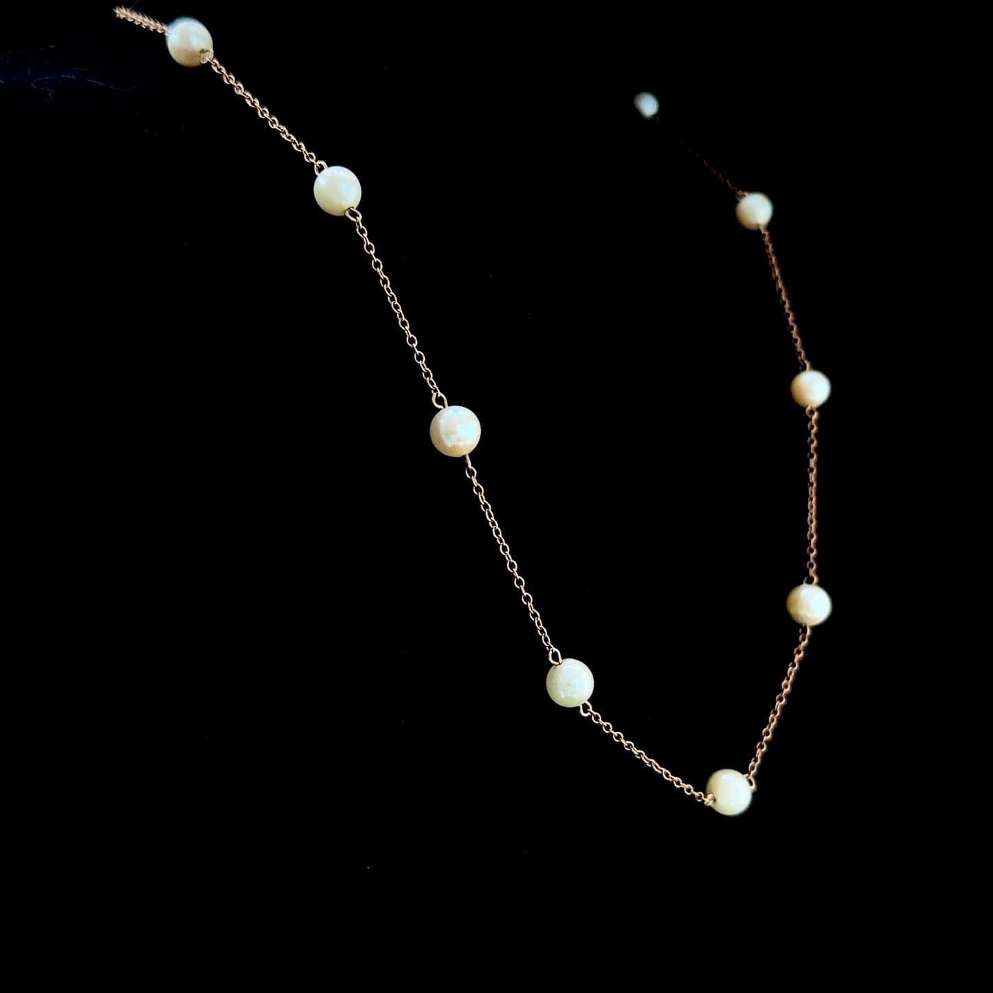 A Beautiful 9k Yellow Gold Pearl Station Necklace 15” Long