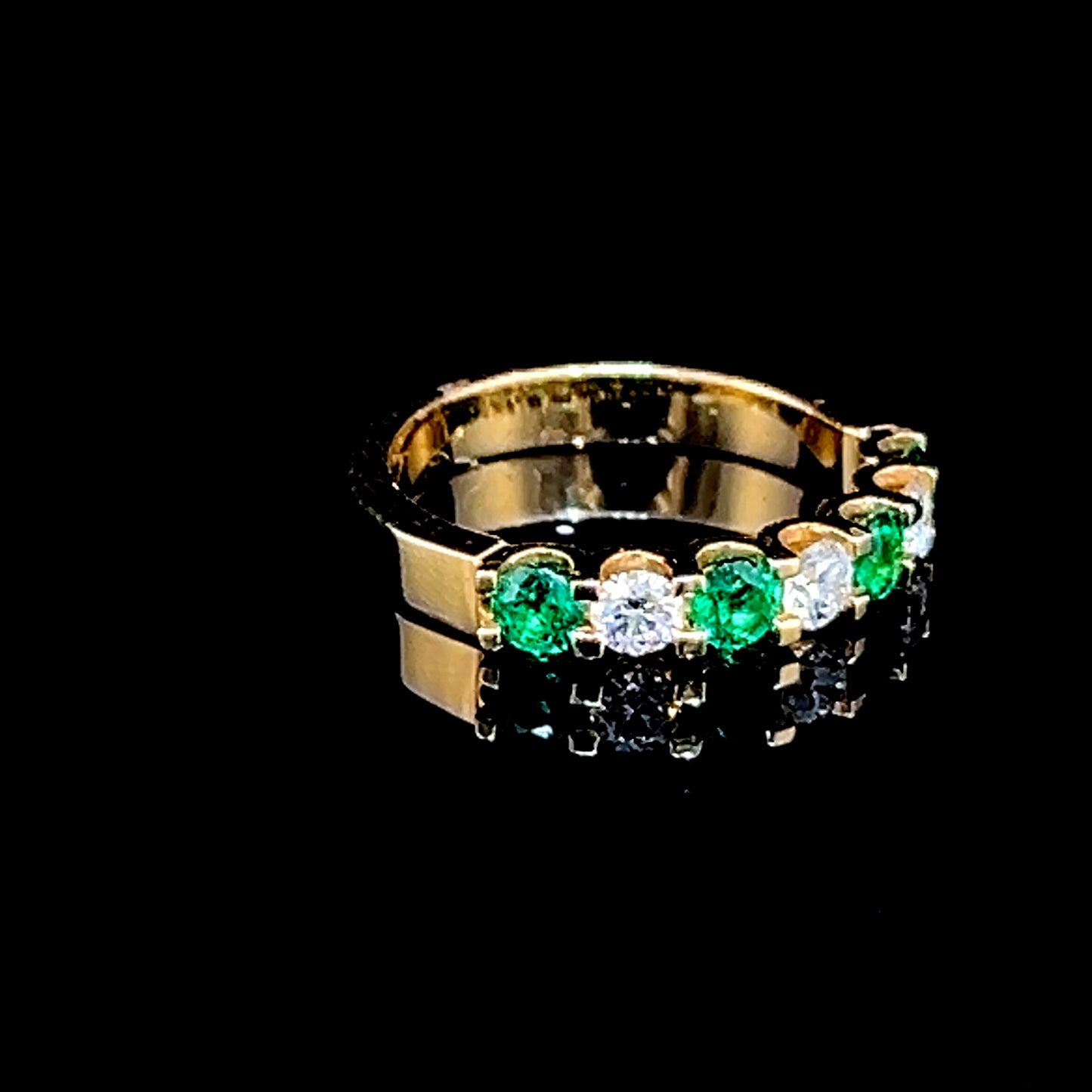 18K Yellow Gold Emerald & Diamond 7 Stone Ring APPX D: 0.45 CTS  E: 0.60 CTS
