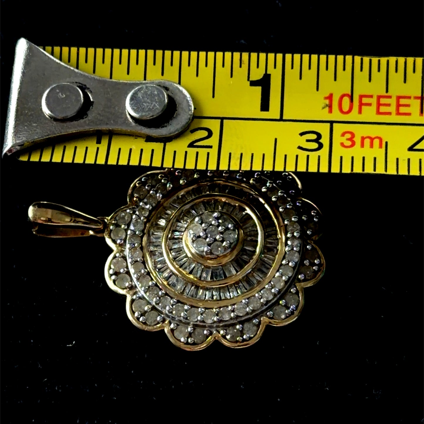 Lovely 9k Yellow Gold Baguette and Round Cut Diamond Pendant In The Shape Of A Flower Appx 0.75 Cts